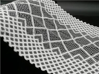 Trodimenzionalni čipkasti obrub